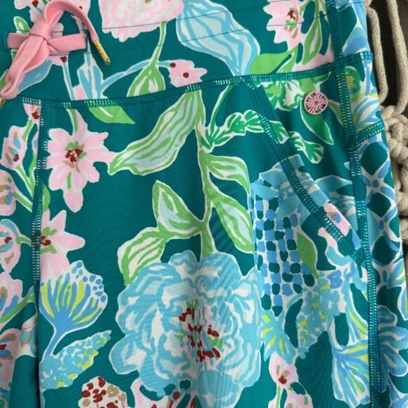Lilly Pulitzer UPF 50 Luxletic 28" Island Jogger - Size Medium - EUC - Picture 2 of 5